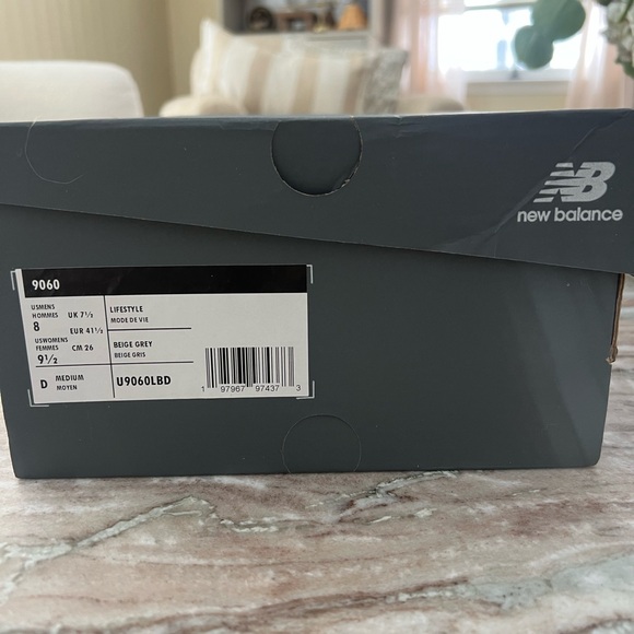 New Balance 9060 new in box - light sand - Picture 4 of 4